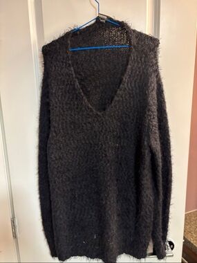 Reaction Kenneth Cole Black Fuzzy V-Neck Pullover